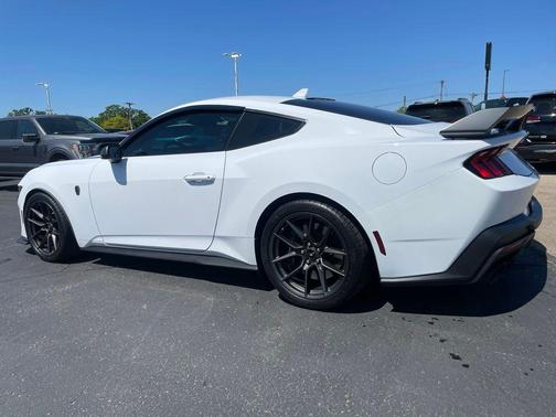 Oxford White 2024 Ford Mustang Dark Horse Fastback