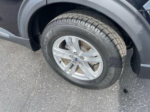 Agate Black Metallic 2023 Ford Explorer XLT