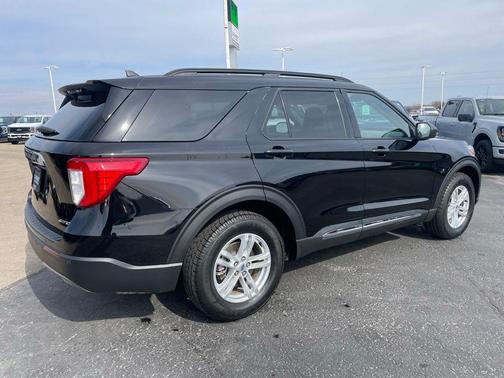 Agate Black Metallic 2023 Ford Explorer XLT