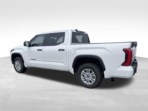 White 2022 Toyota Tundra SR5