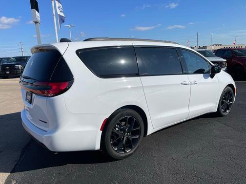 2025 Chrysler Pacifica Limited