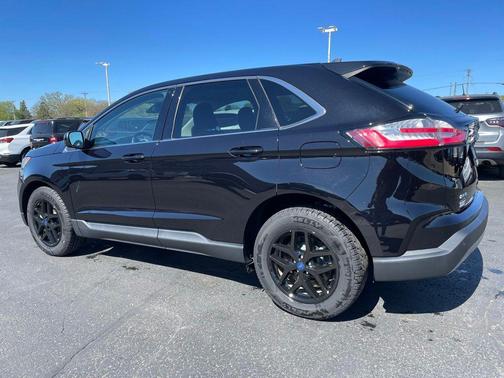 Agate Black Metallic 2022 Ford Edge SEL