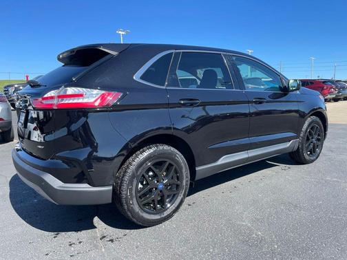 Agate Black Metallic 2022 Ford Edge SEL
