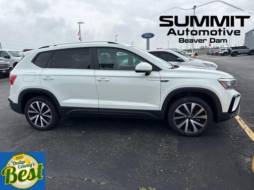 White 2024 Volkswagen Taos 1.5T SE