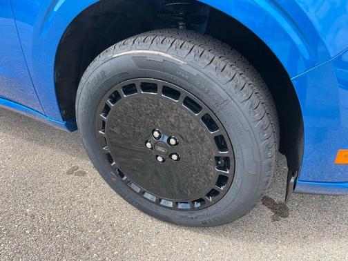 Velocity Blue 2025 Ford Maverick Lobo Standard