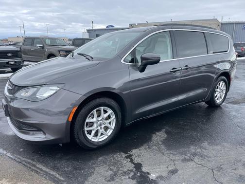 2021 Chrysler Voyager LXI