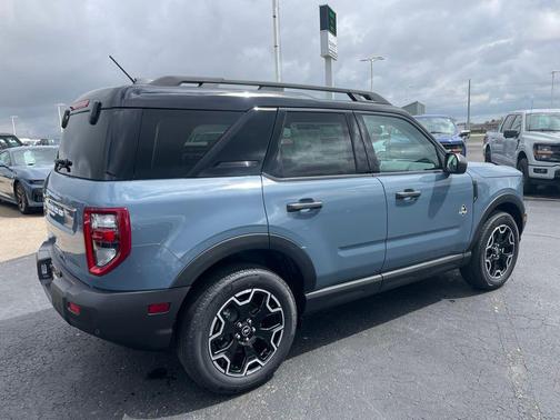 Azure Gray Metallic Tri-Coat 2026 Ford Bronco Sport Outer Banks