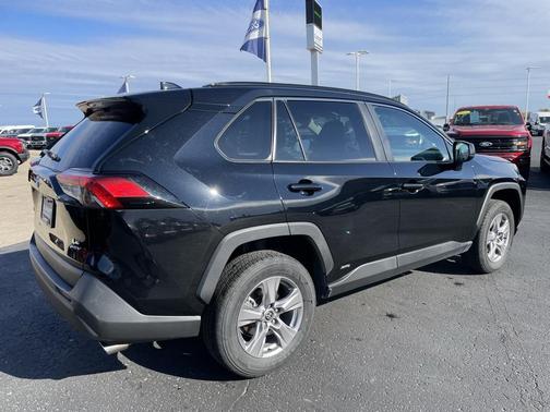 2025 Toyota RAV4 Hybrid LE