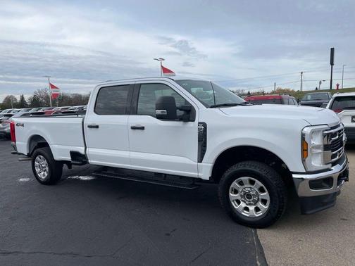 Oxford White 2024 Ford F-250 XLT
