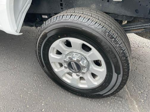 Oxford White 2024 Ford F-250 XLT