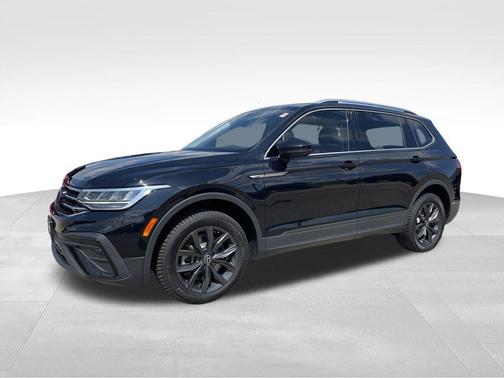 Deep Black 2022 Volkswagen Tiguan 2.0T SE 4MOTION