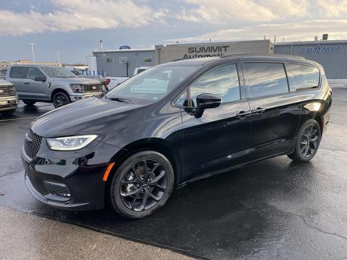 2025 Chrysler Pacifica Limited
