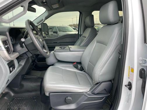 Oxford White 2023 Ford F-250 XL