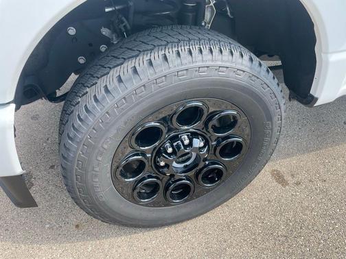 Star White Metallic Tri-Coat 2024 Ford F-250 Lariat