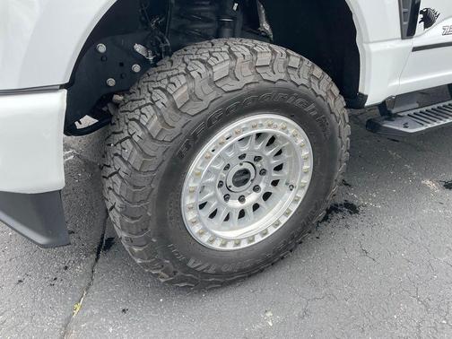 Oxford White 2024 Ford F-250 XL