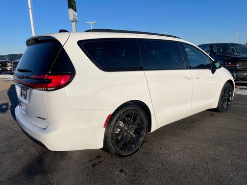 2025 Chrysler Pacifica Limited