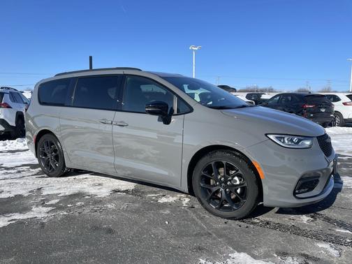 2025 Chrysler Pacifica Limited