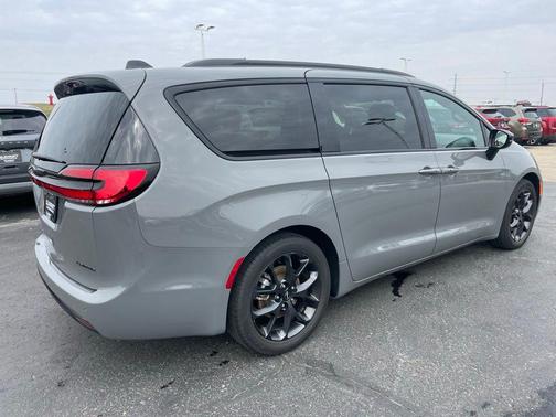 2025 Chrysler Pacifica Limited