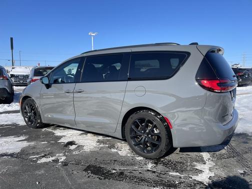 2025 Chrysler Pacifica Limited