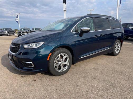 Fathom Blue Pearlcoat 2023 Chrysler Pacifica Limited