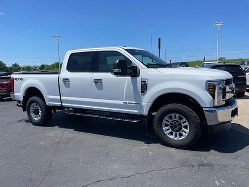 Oxford White 2019 Ford F-250 XLT