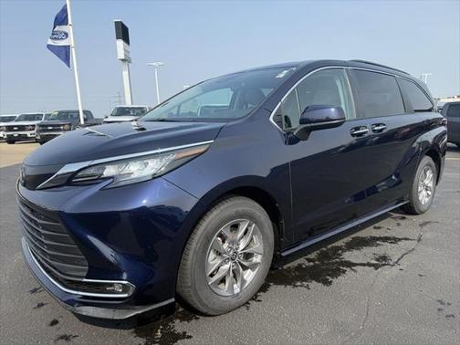 2023 Toyota Sienna XLE