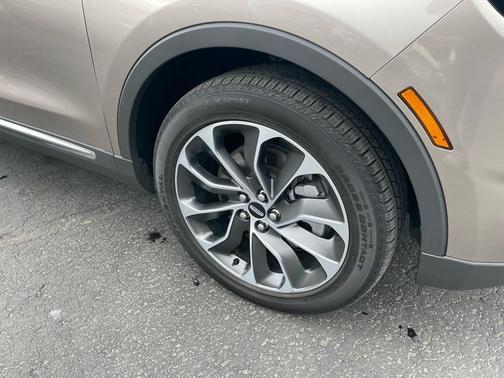 2021 Lincoln Nautilus Reserve