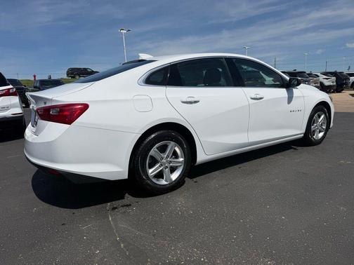 Summit White 2023 Chevrolet Malibu FWD 1LT