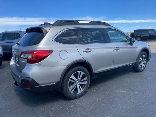 Tungsten Metallic 2018 Subaru Outback 2.5i Limited