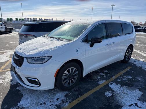 2024 Chrysler Pacifica Hybrid Select