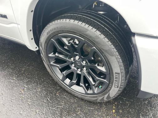 Bright White Clearcoat 2025 RAM 1500 Limited