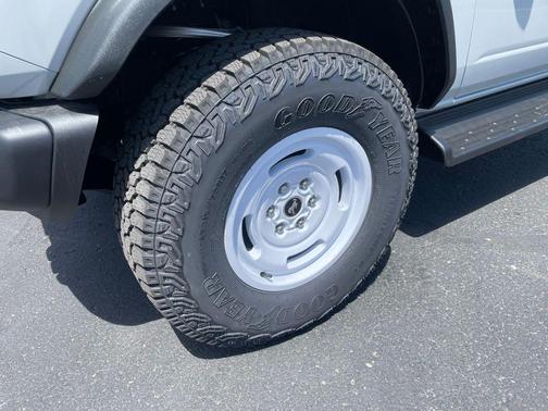 Avalanche Gray 2026 Ford Bronco Heritage Edition