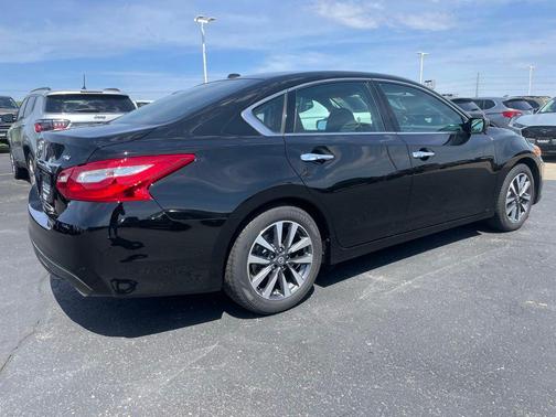 Super Black Clearcoat 2017 Nissan Altima 2.5 SV