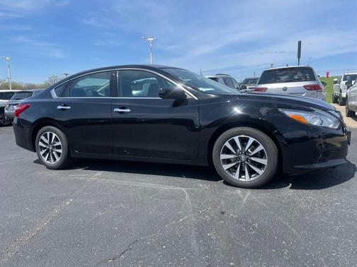 Super Black Clearcoat 2017 Nissan Altima 2.5 SV