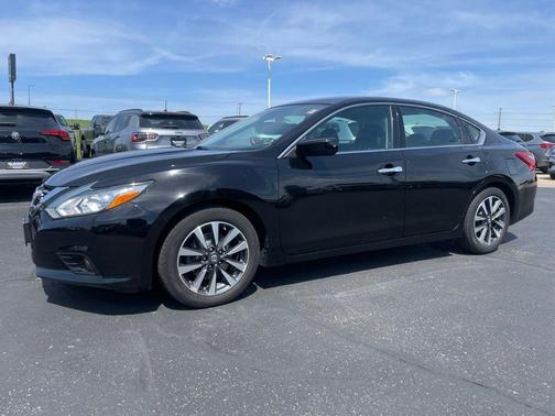 Super Black Clearcoat 2017 Nissan Altima 2.5 SV