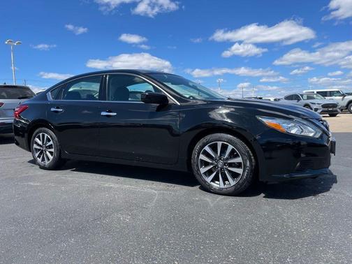 Super Black Clearcoat 2017 Nissan Altima 2.5 SV