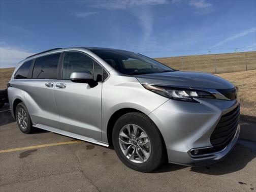 2023 Toyota Sienna XLE