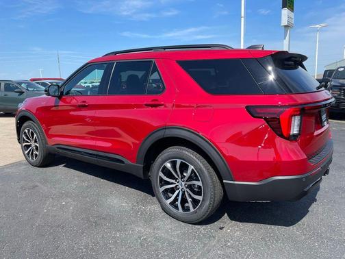 Rapid Red Metallic Tinted Clearcoat 2026 Ford Explorer ST-Line