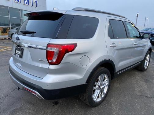 Photo 5 of 55 of 2017 Ford Explorer XLT