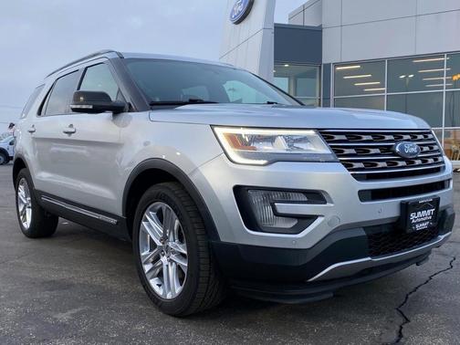 Photo 2 of 55 of 2017 Ford Explorer XLT
