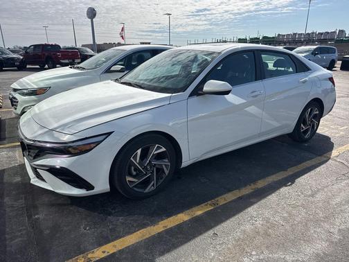 2025 Hyundai ELANTRA SEL