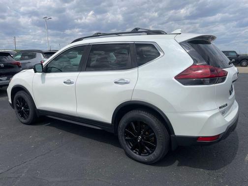 White 2018 Nissan Rogue SV