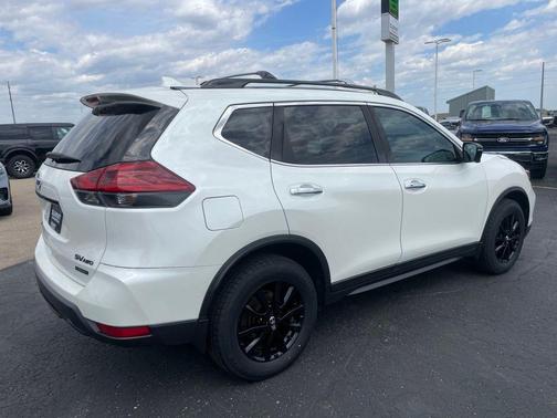 White 2018 Nissan Rogue SV