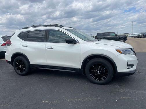 White 2018 Nissan Rogue SV