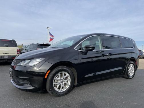 2024 Chrysler Voyager LX