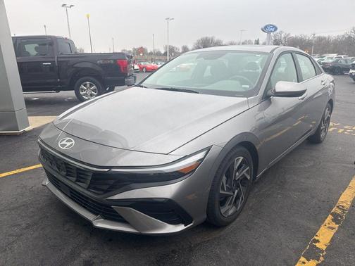 Fluid Metal 2025 Hyundai ELANTRA SEL