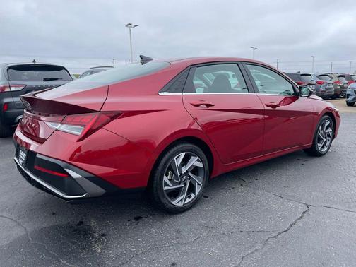 2025 Hyundai ELANTRA SEL