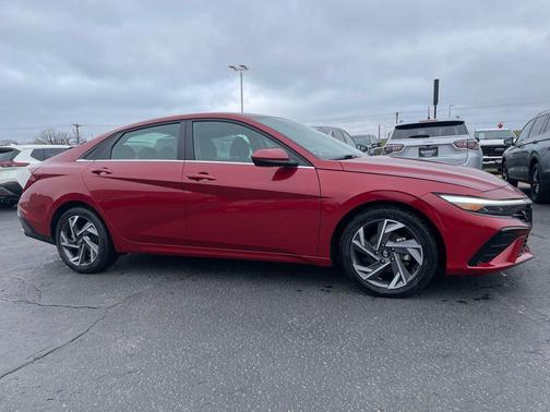 2025 Hyundai ELANTRA SEL