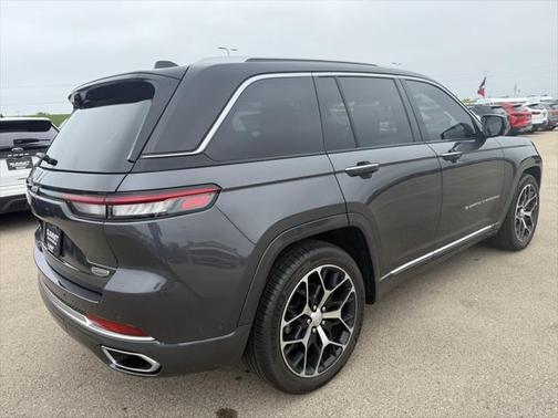 2022 Jeep Grand Cherokee Summit