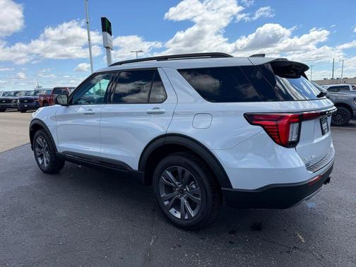 Space White Metallic 2026 Ford Explorer Active w/200A Pkg